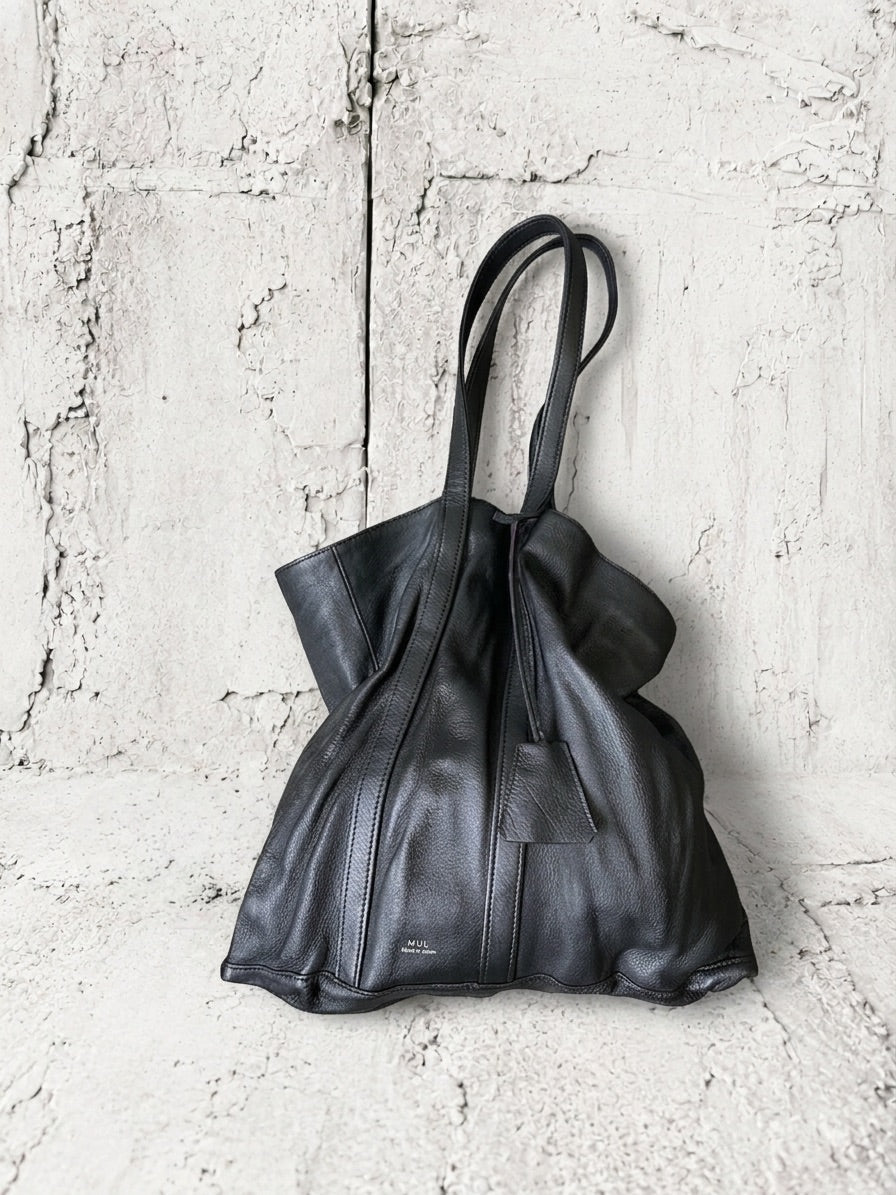 【M.U.L 2026-9】TWIST TOTE M - Black 洗い加工 - Champdelarose