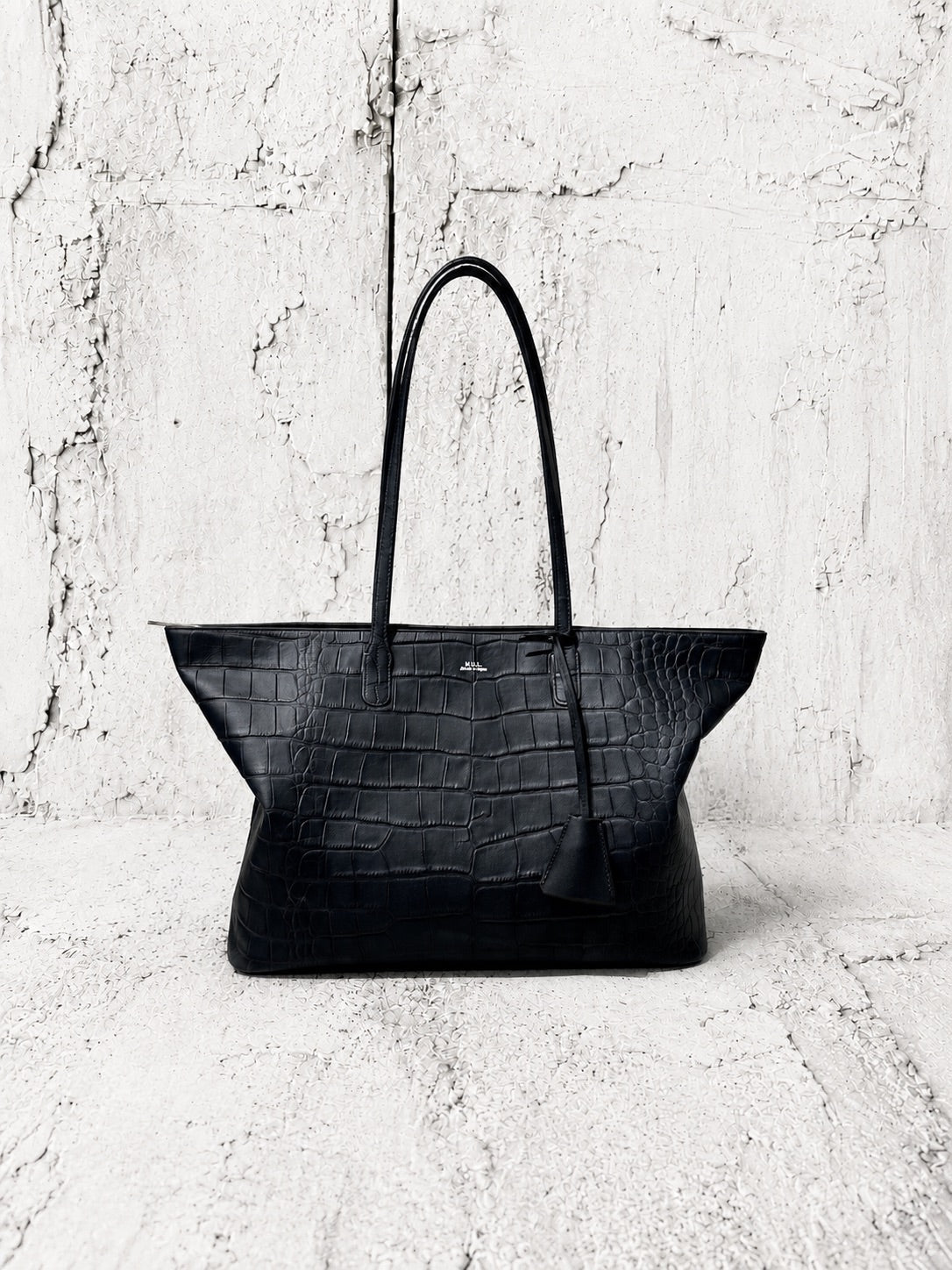 【M.U.L 2026-9】WIDE WING TOTE - Black クロコダイル型押し - Champdelarose