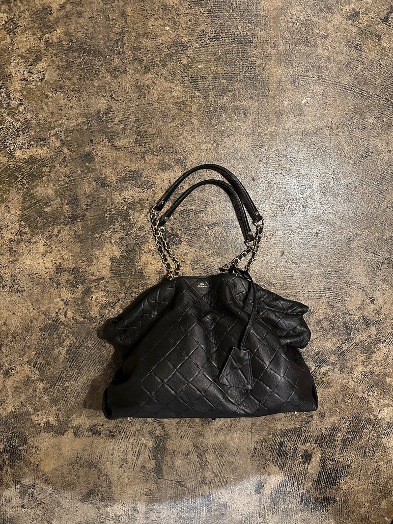 【M.U.L. 2026.3】BENT TOTE S CHAIN - BLACK QUILTING EMBOSS SERIES - Champdelarose