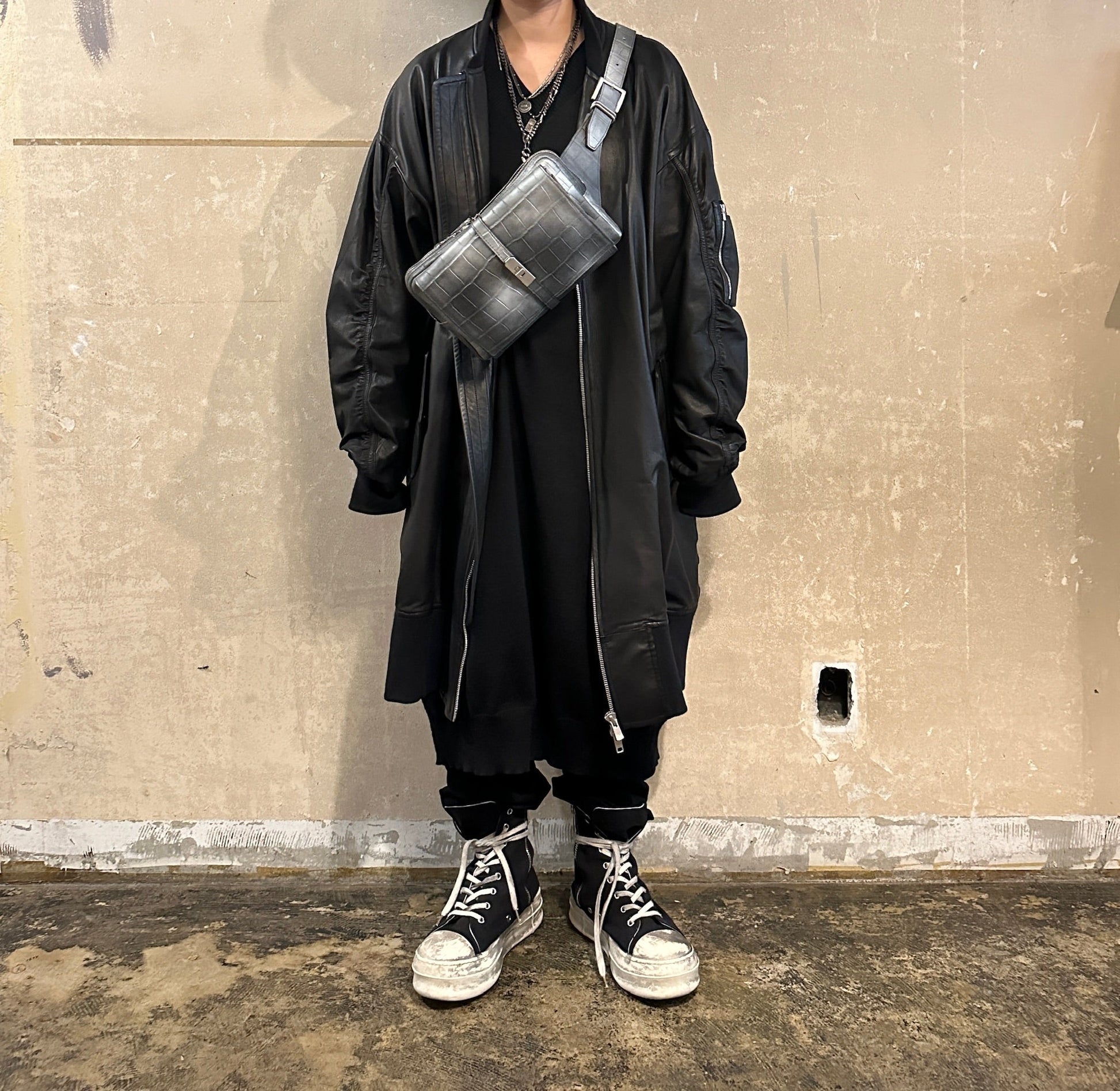 【M.U.L. 2026.3】BODY BAG - BLACK SILVER COATING - Champdelarose