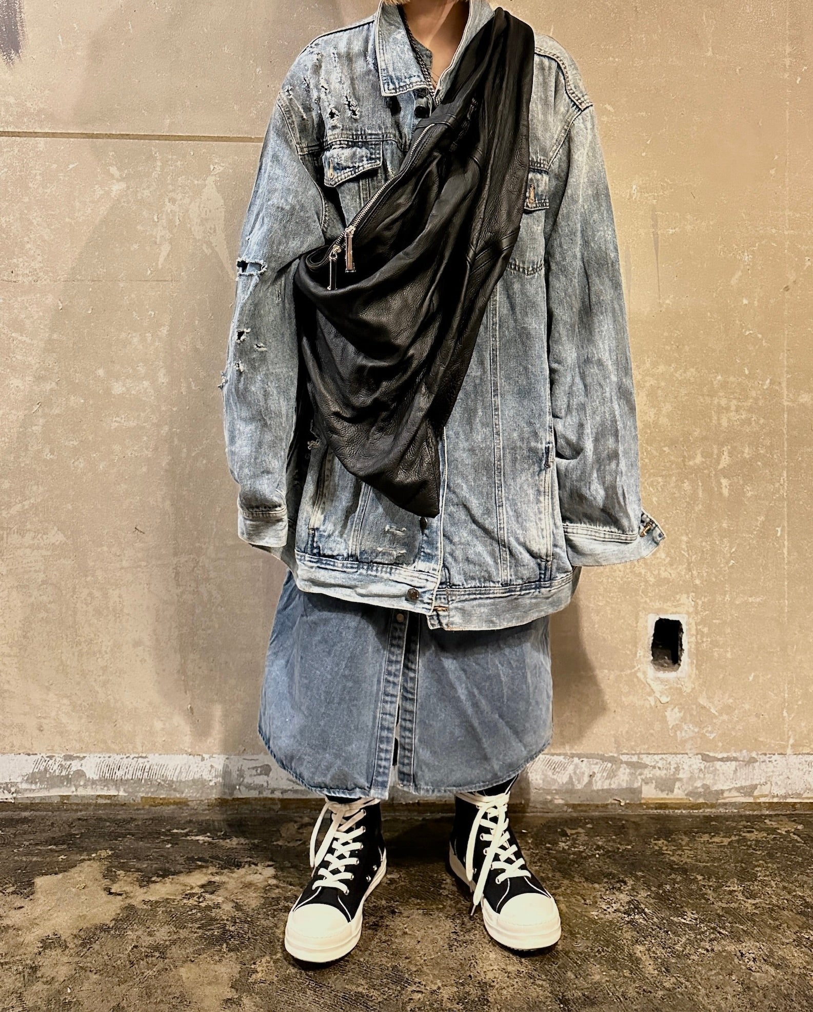 【M.U.L. 2026.3】DRAPE SHOULDER - BLACK WASHED - Champdelarose