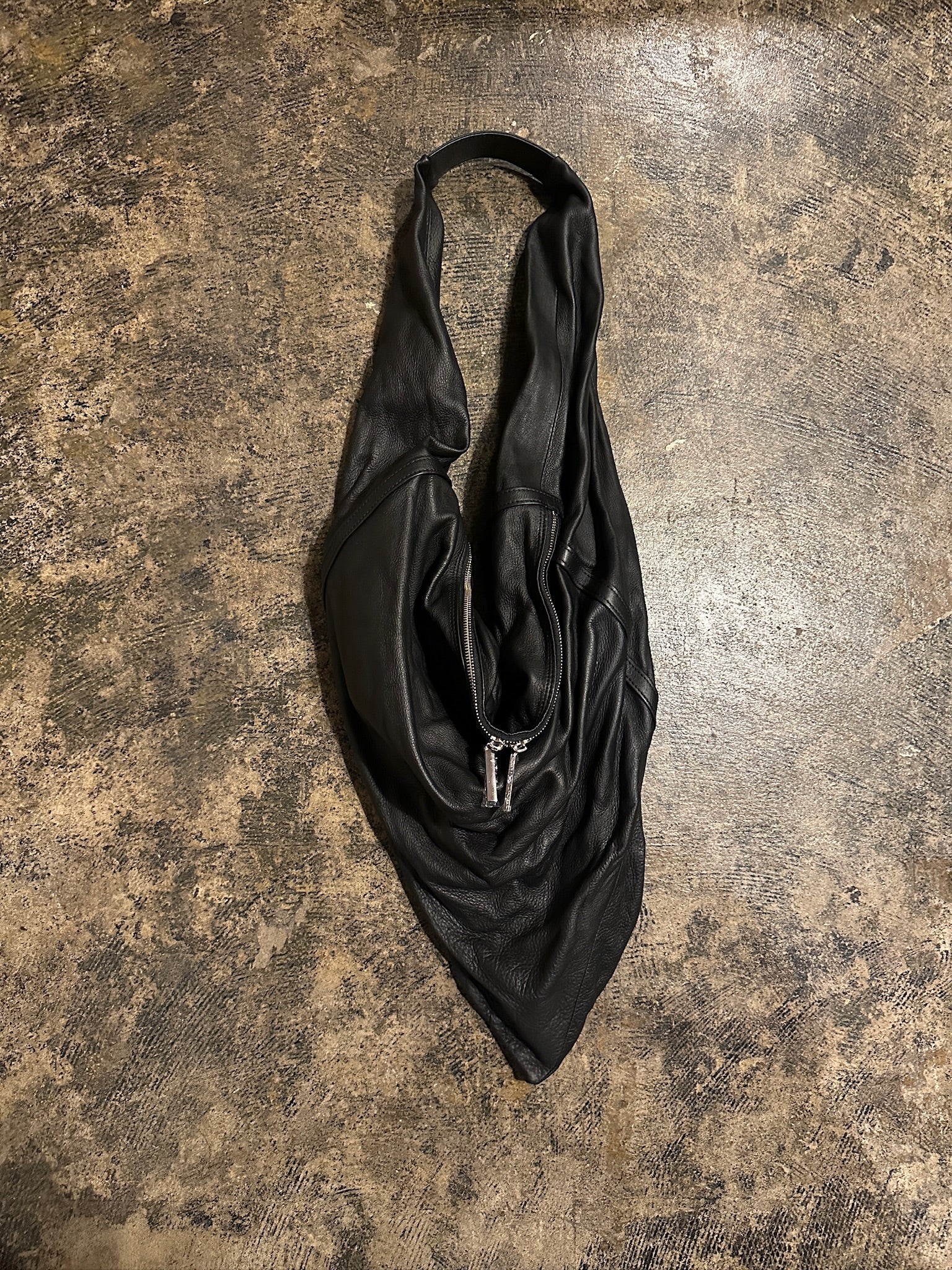 【M.U.L. 2026.3】DRAPE SHOULDER - BLACK WASHED - Champdelarose