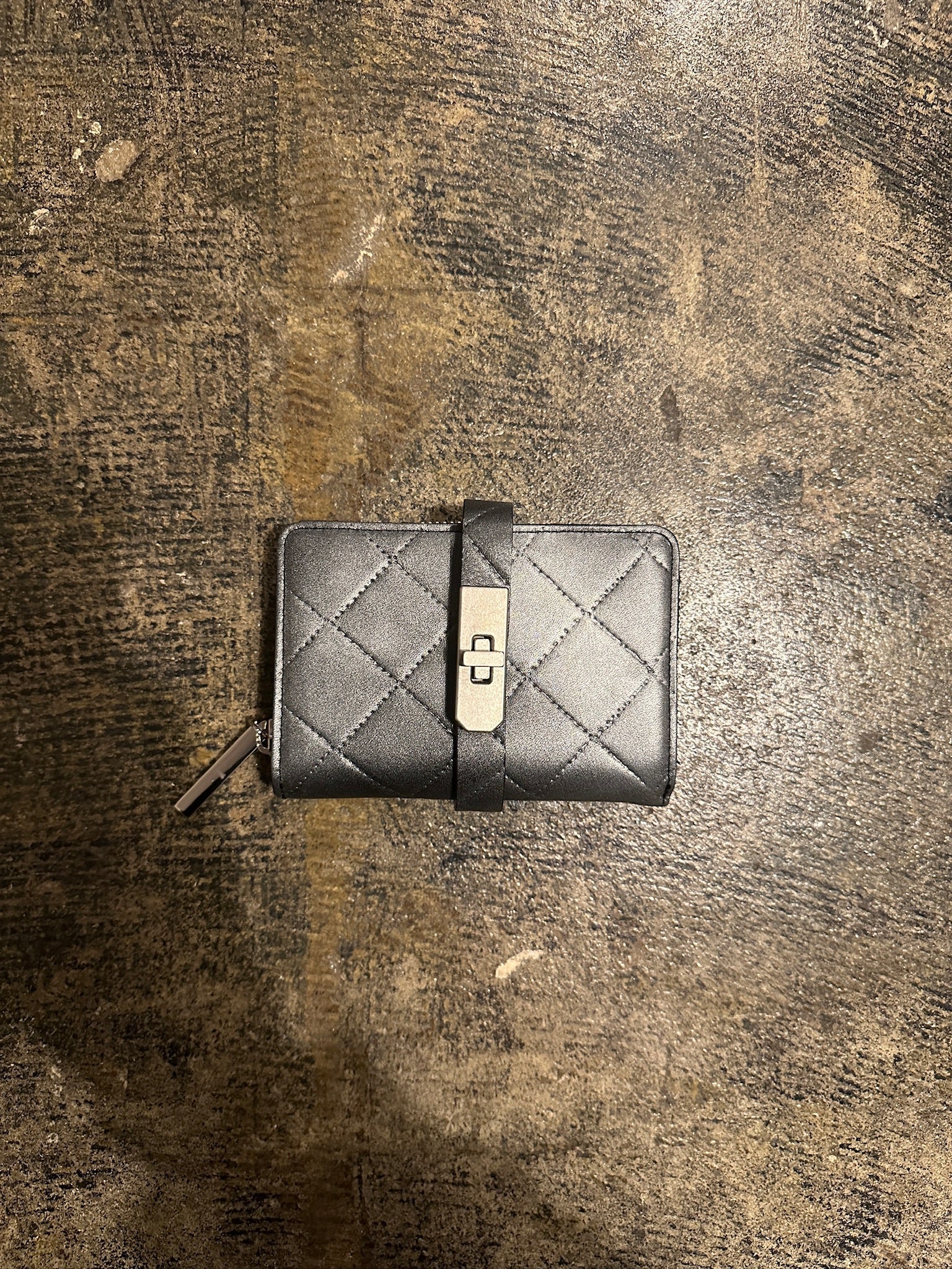 【M.U.L. 2026.3】HALF ROUND WALLET - BLACK SILVER COATING - Champdelarose