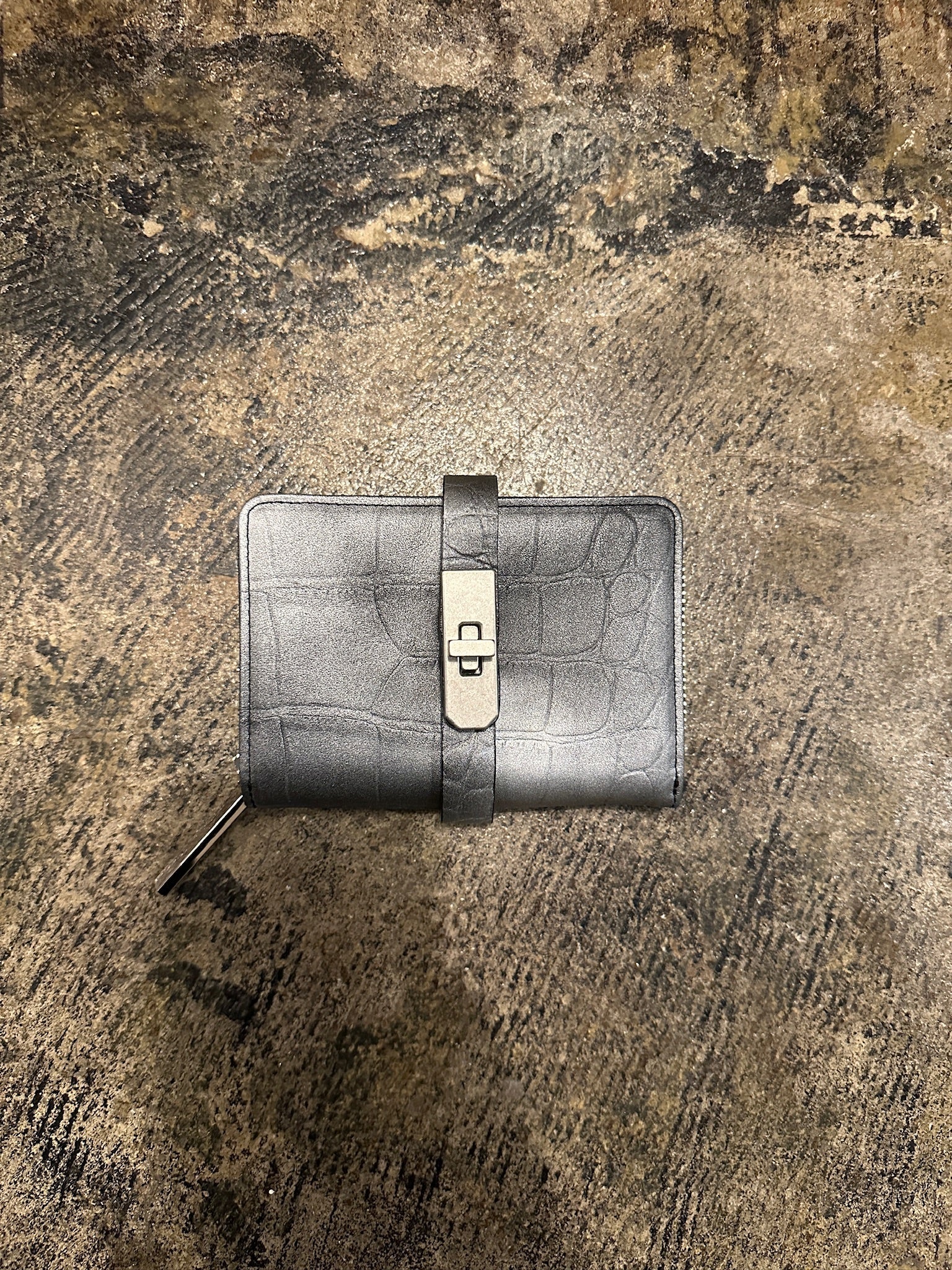 【M.U.L. 2026.3】HALF ROUND WALLET - BLACK SILVER COATING - Champdelarose