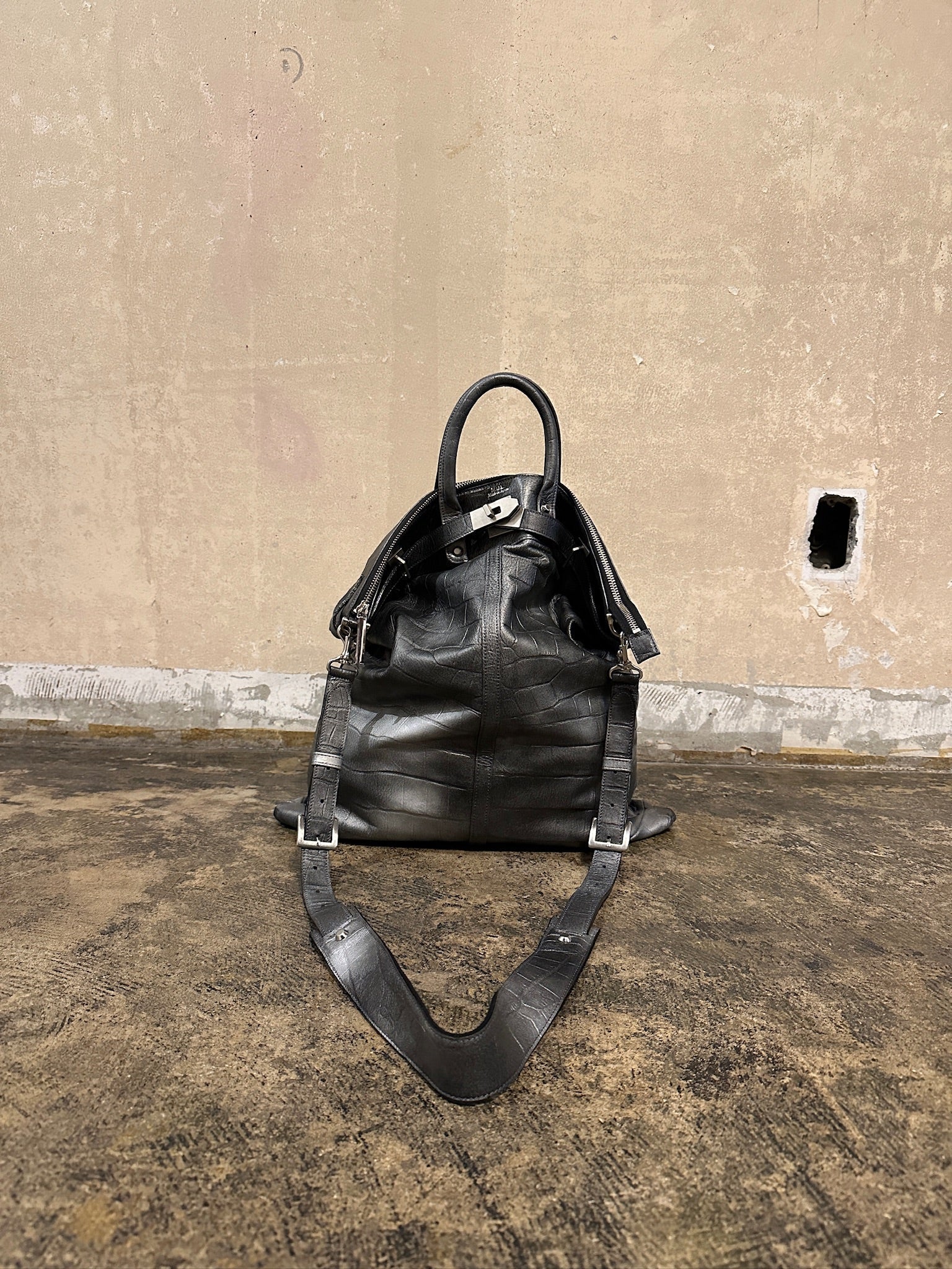 【M.U.L. 2026.3】HELMET BAG L - BLACK SILVER COATING - Champdelarose