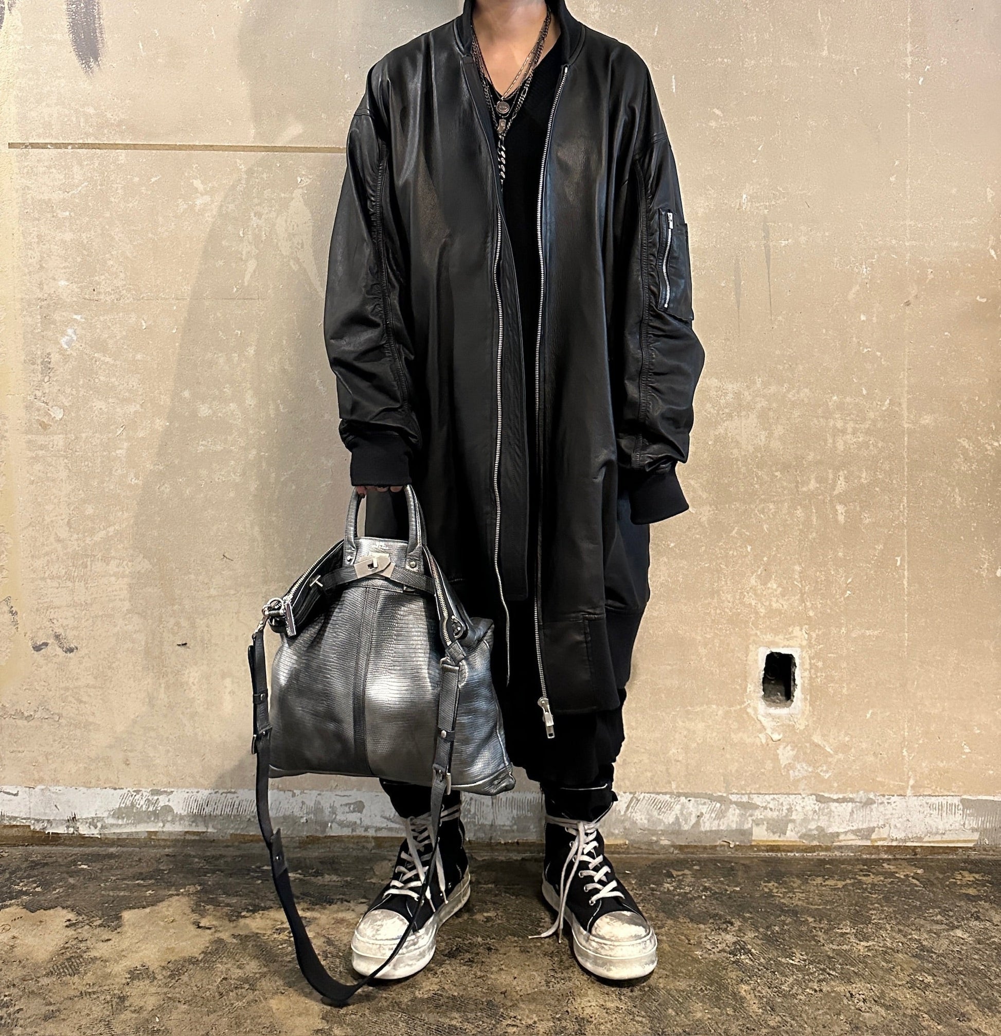 【M.U.L. 2026.3】HELMET BAG M - BLACK SILVER COATING - Champdelarose