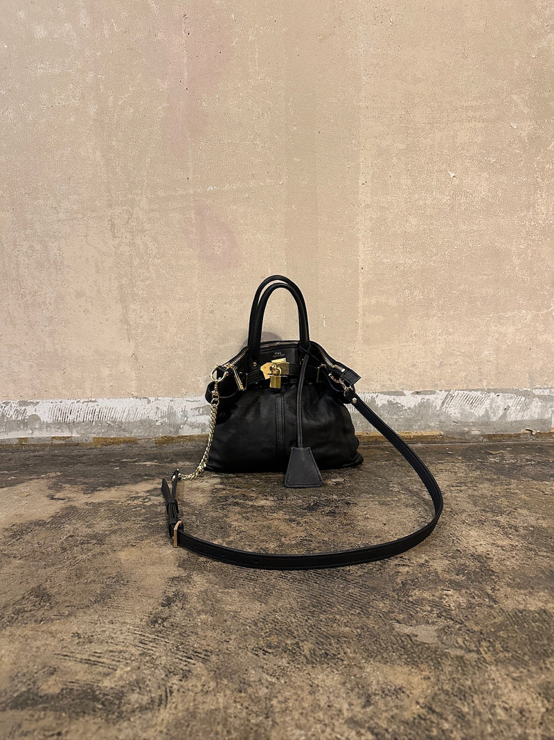 【M.U.L. 2026.3】HELMET BAG S - BLACK WASHED - Champdelarose