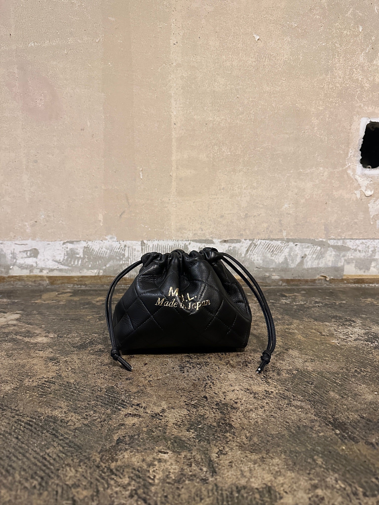 【M.U.L. 2026.3】KINCHAKU POUCH - BLACK QUILTING EMBOSS SERIES - Champdelarose