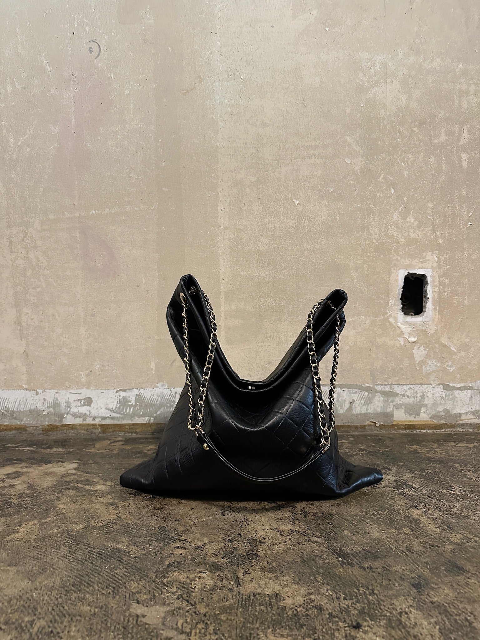 【M.U.L. 2026.3】ONE HANDLESHEET BAG - BLACK QUILTING EMBOSS SERIES - Champdelarose