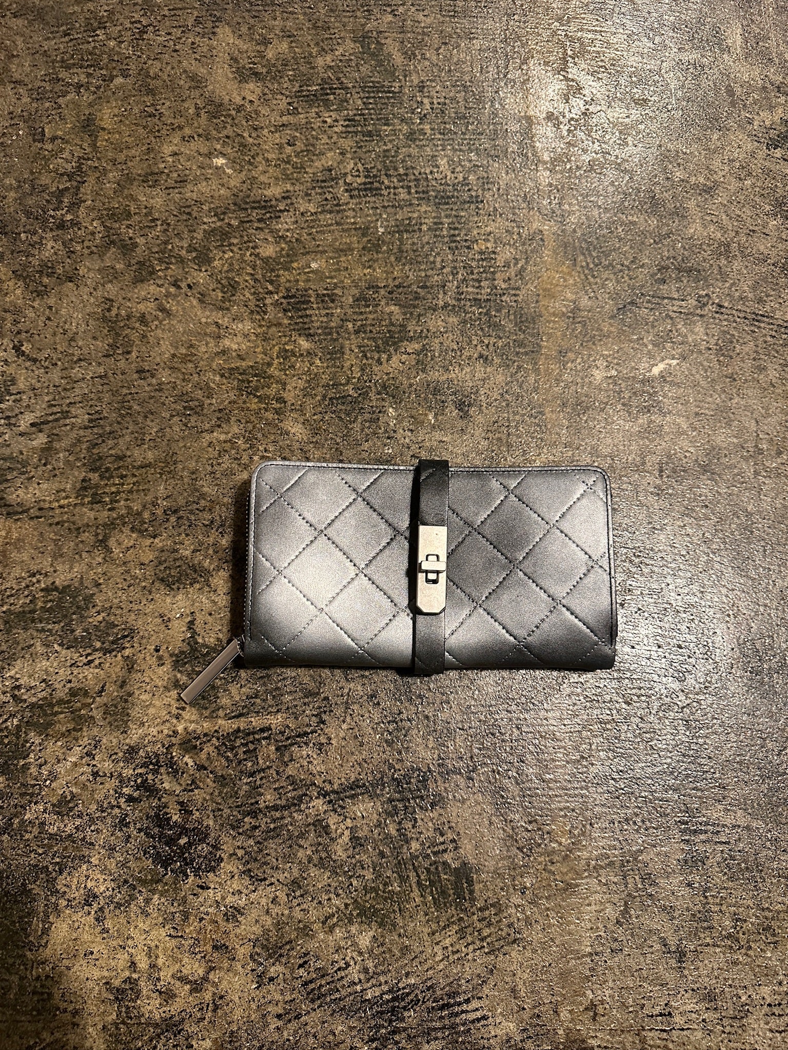 【M.U.L. 2026.3】ROUND LONG WALLET - BLACK SILVER COATING - Champdelarose