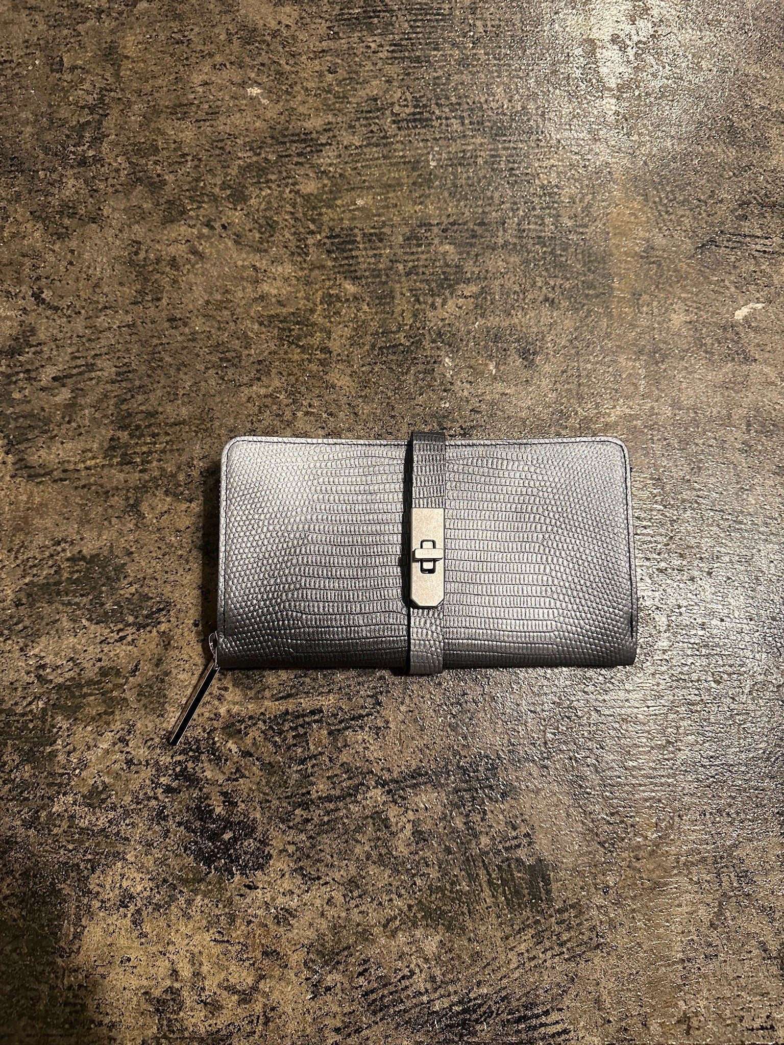 【M.U.L. 2026.3】ROUND LONG WALLET - BLACK SILVER COATING - Champdelarose