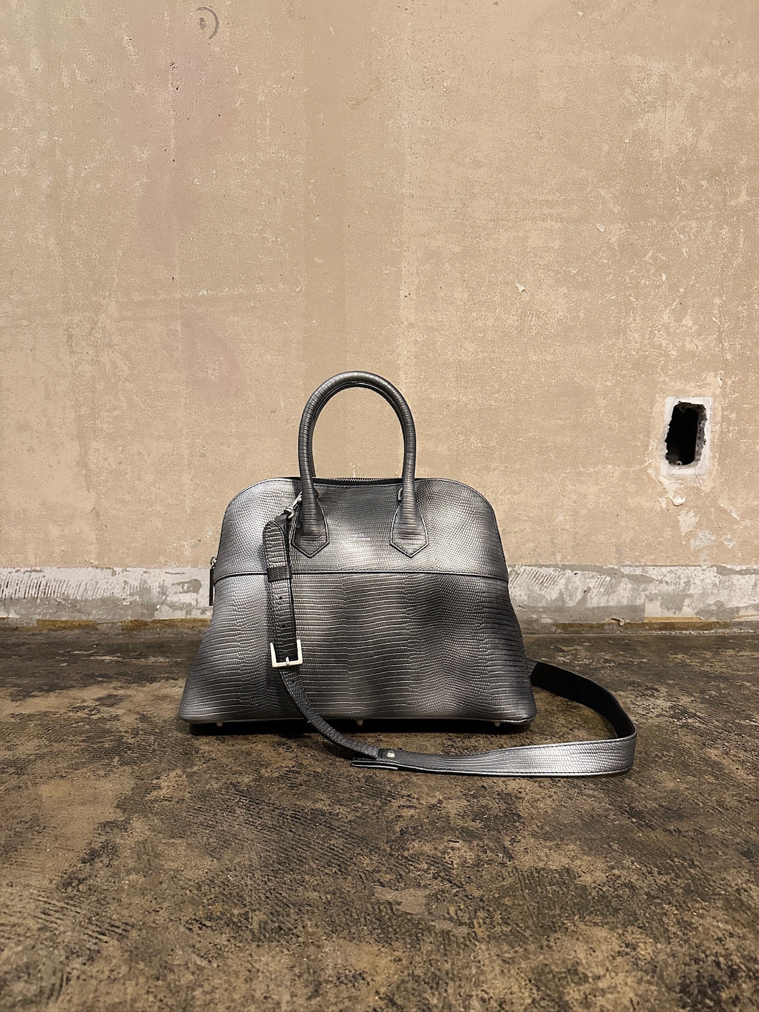 【M.U.L. 2026.3】ROUND TOTE M - BLACK SILVER COATING - Champdelarose
