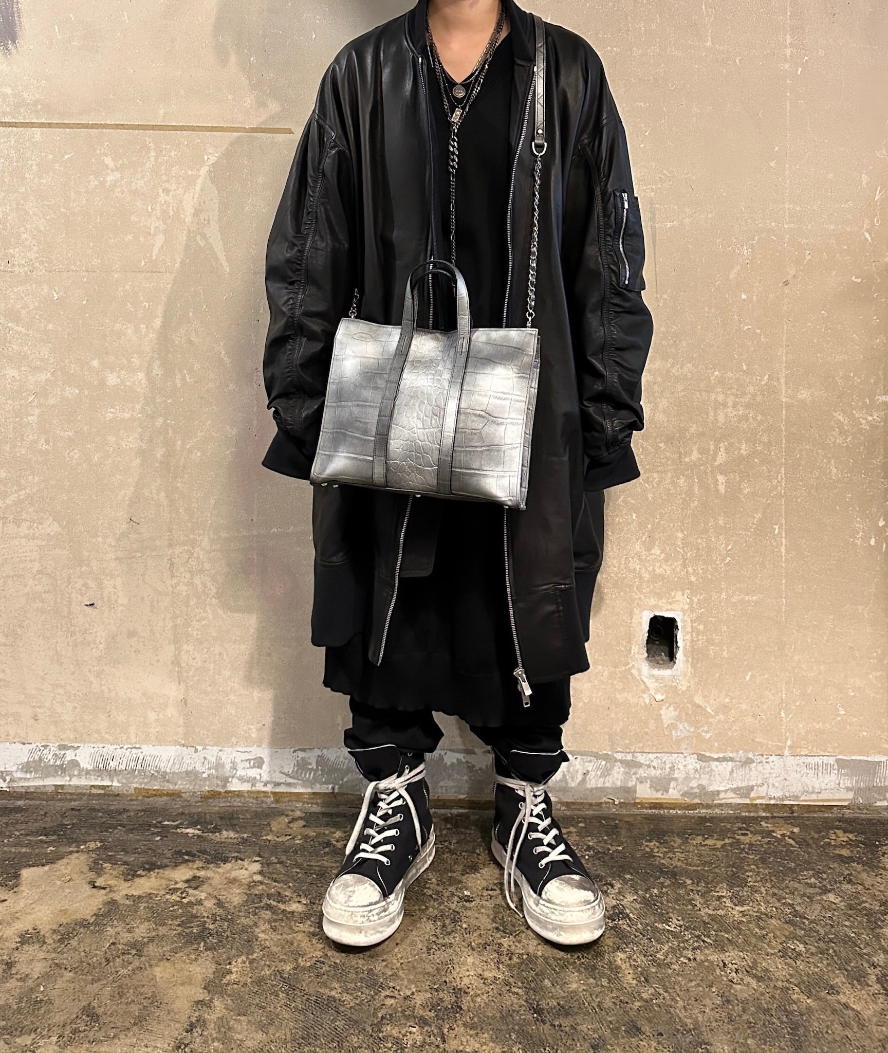 【M.U.L. 2026.3】SQUARE TOTE S - BLACK SILVER COATING - Champdelarose
