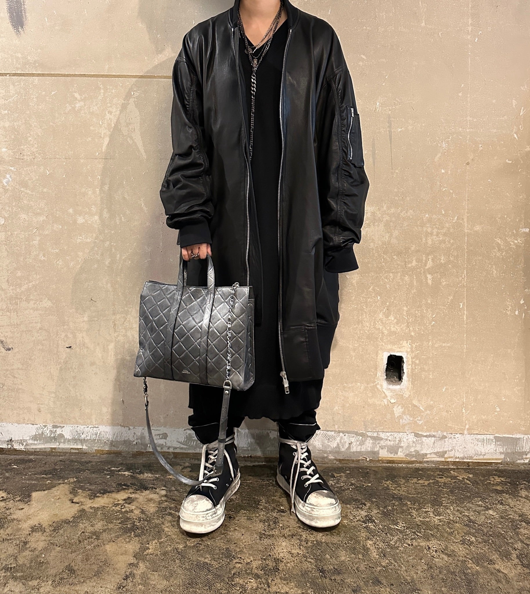 【M.U.L. 2026.3】SQUARE TOTE S - BLACK SILVER COATING - Champdelarose