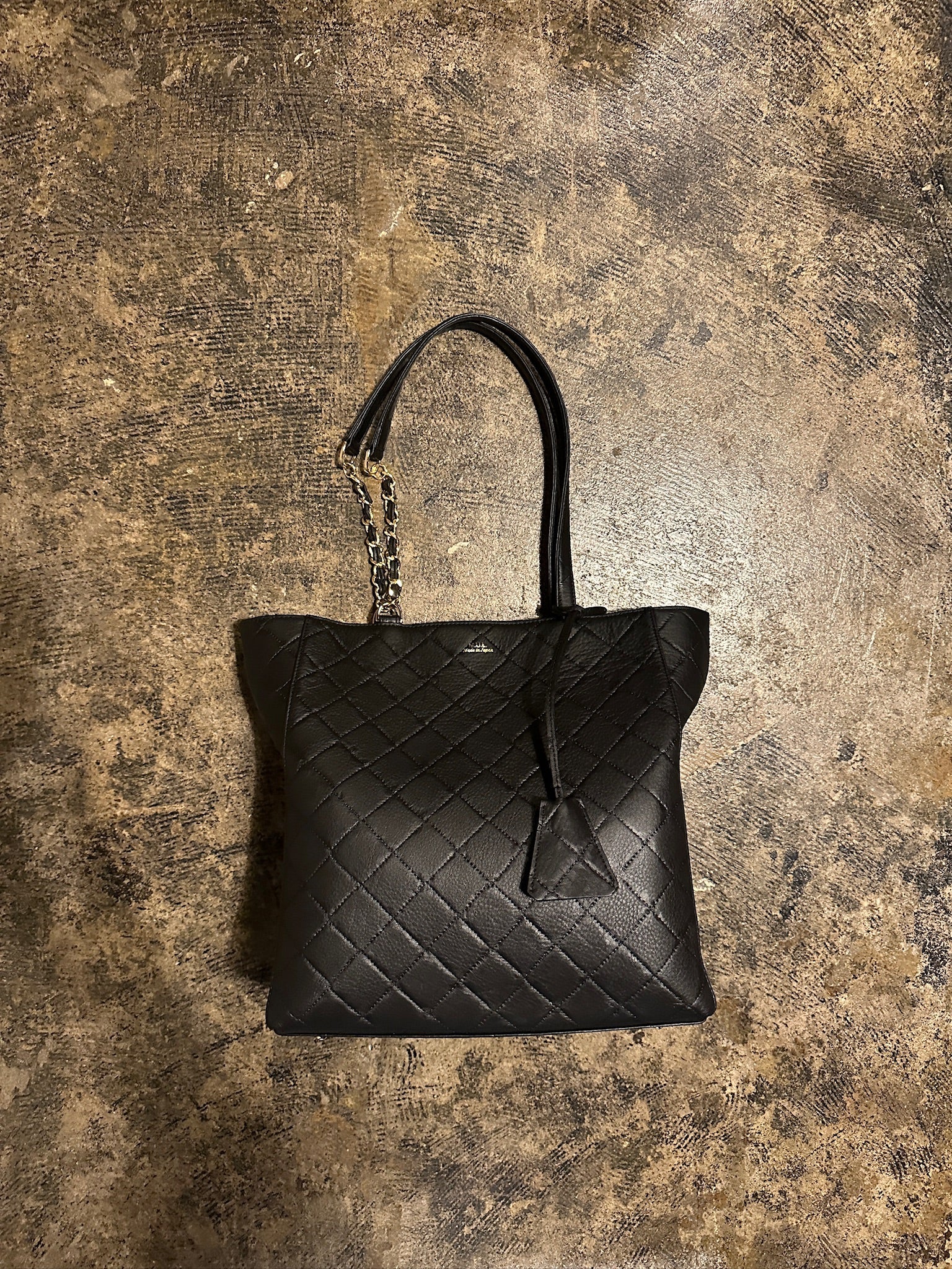 【M.U.L. 2026.3】STICK CHAIN TOTE - BLACK QUILTING EMBOSS SERIES - Champdelarose