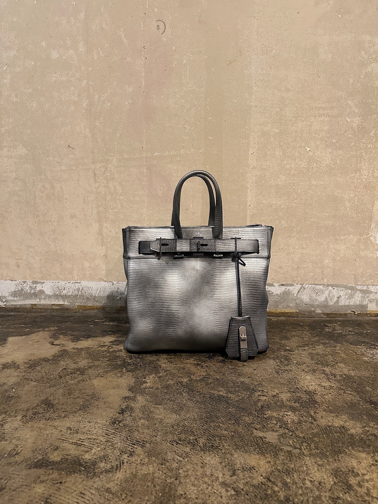 【M.U.L. 2026.3】STUD TOTE M with KEY STRAP - BLACK SILVER COATING - Champdelarose
