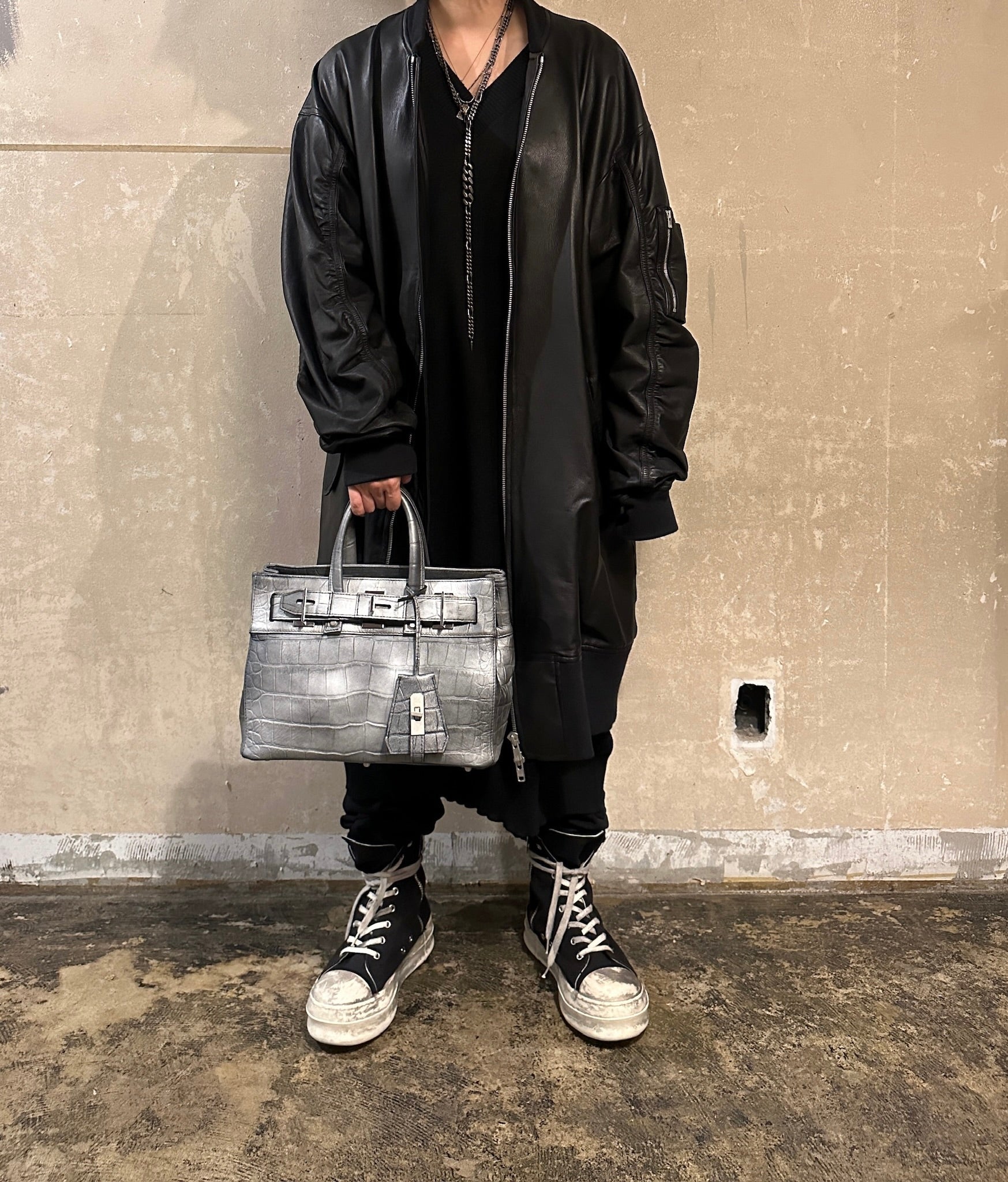 【M.U.L. 2026.3】STUD TOTE S with KEY STRAP - BLACK SILVER COATING - Champdelarose