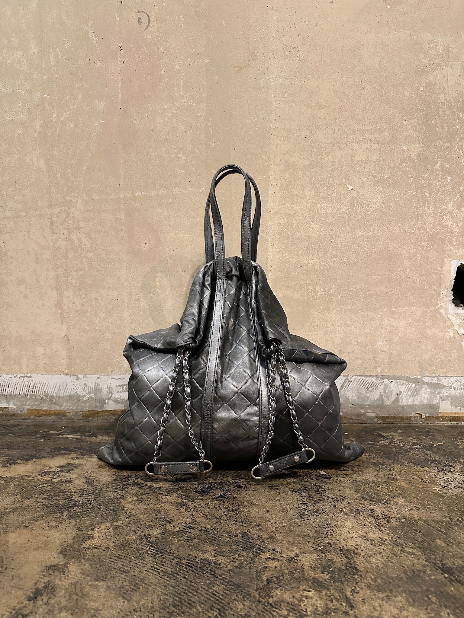 【M.U.L. 2026.3】TRUSS TOTE L - BLACK SILVER COATING - Champdelarose