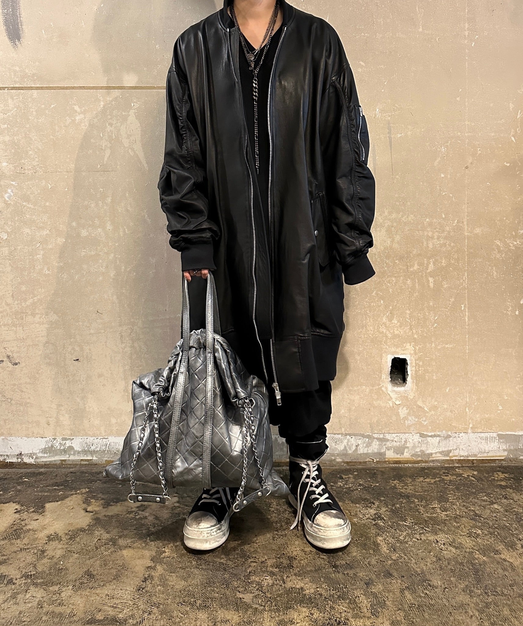 【M.U.L. 2026.3】TRUSS TOTE L - BLACK SILVER COATING - Champdelarose
