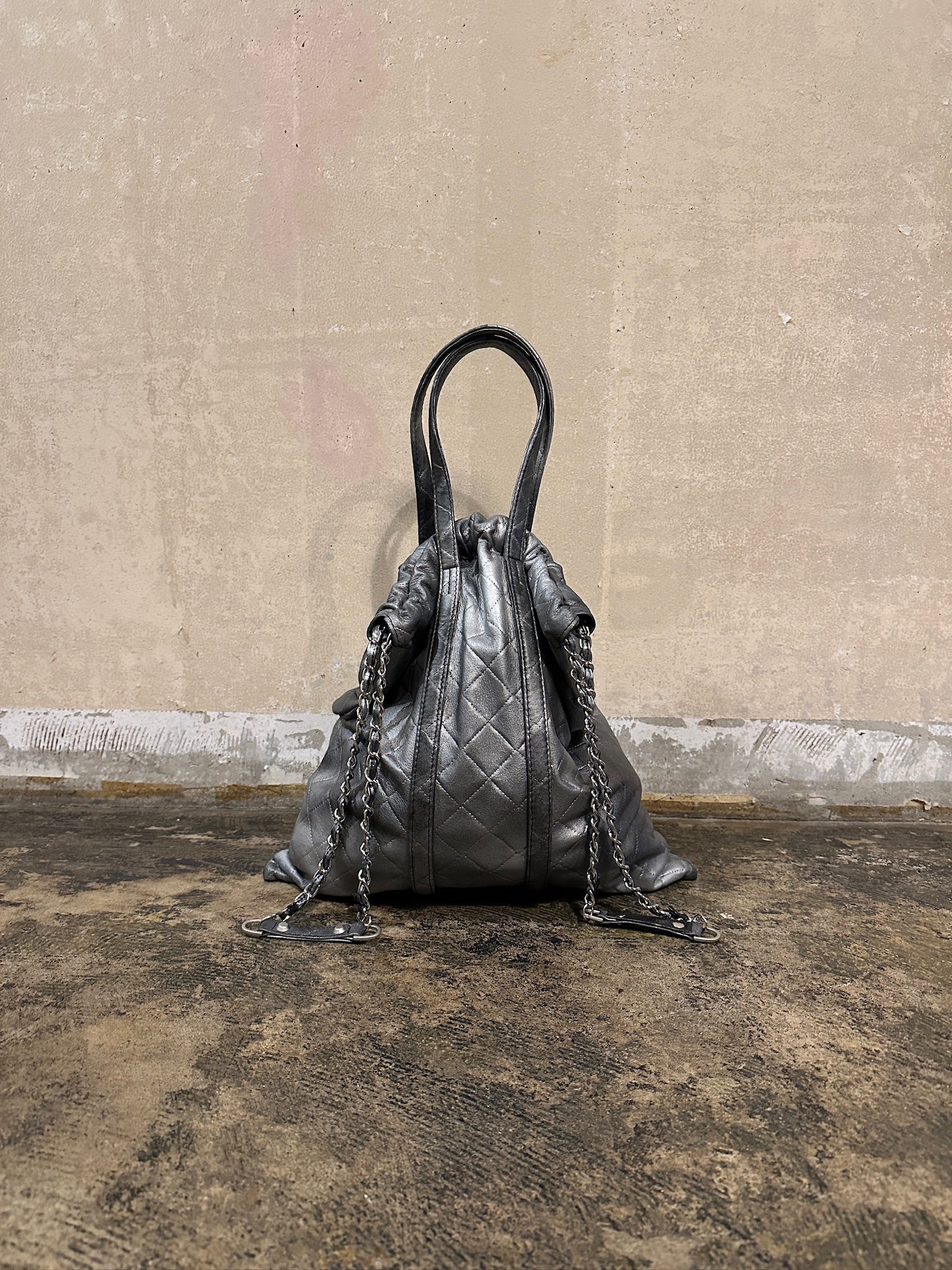 【M.U.L. 2026.3】TRUSS TOTE M - BLACK SILVER COATING - Champdelarose