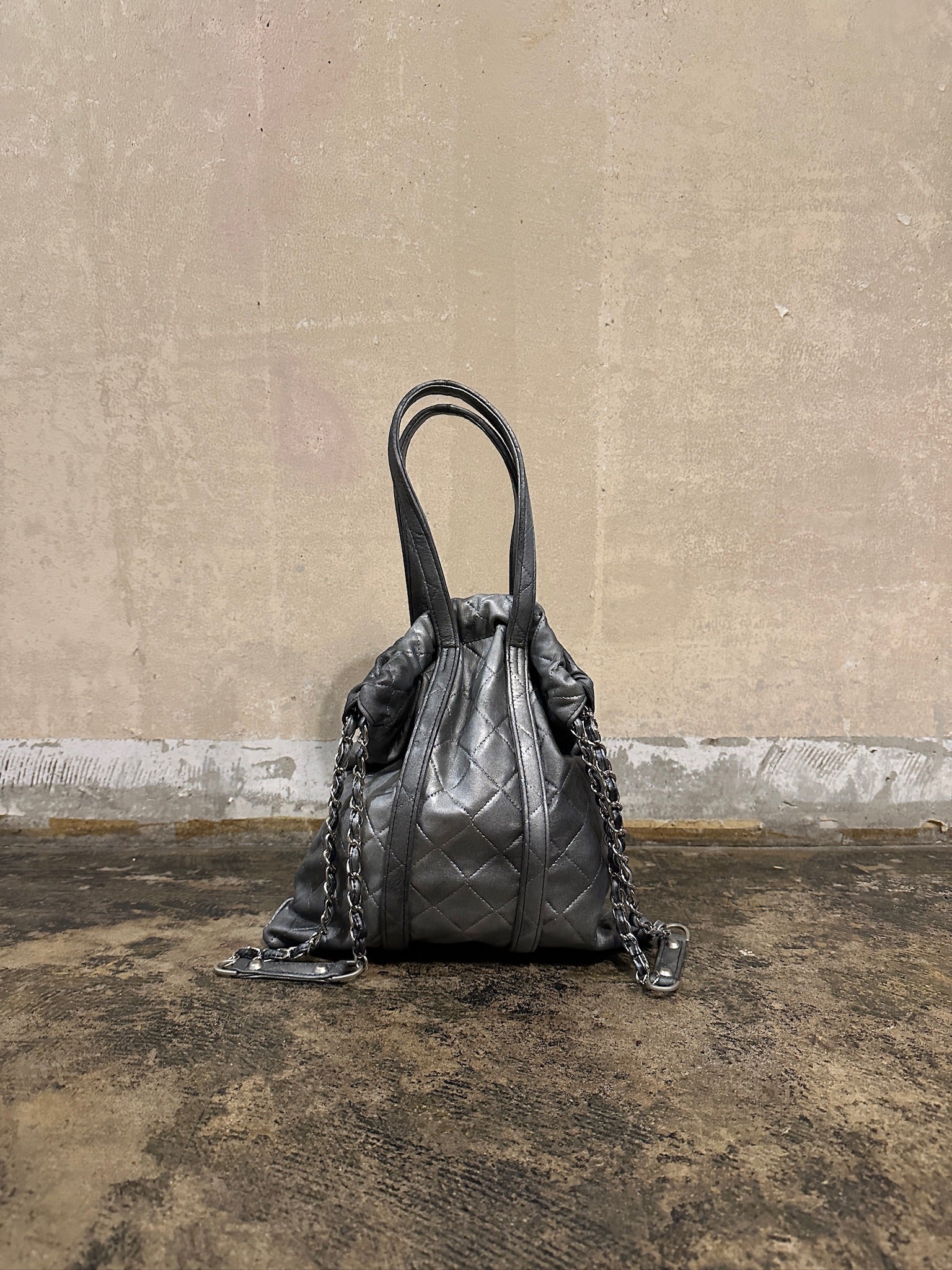 【M.U.L. 2026.3】TRUSS TOTE S - BLACK SILVER COATING - Champdelarose