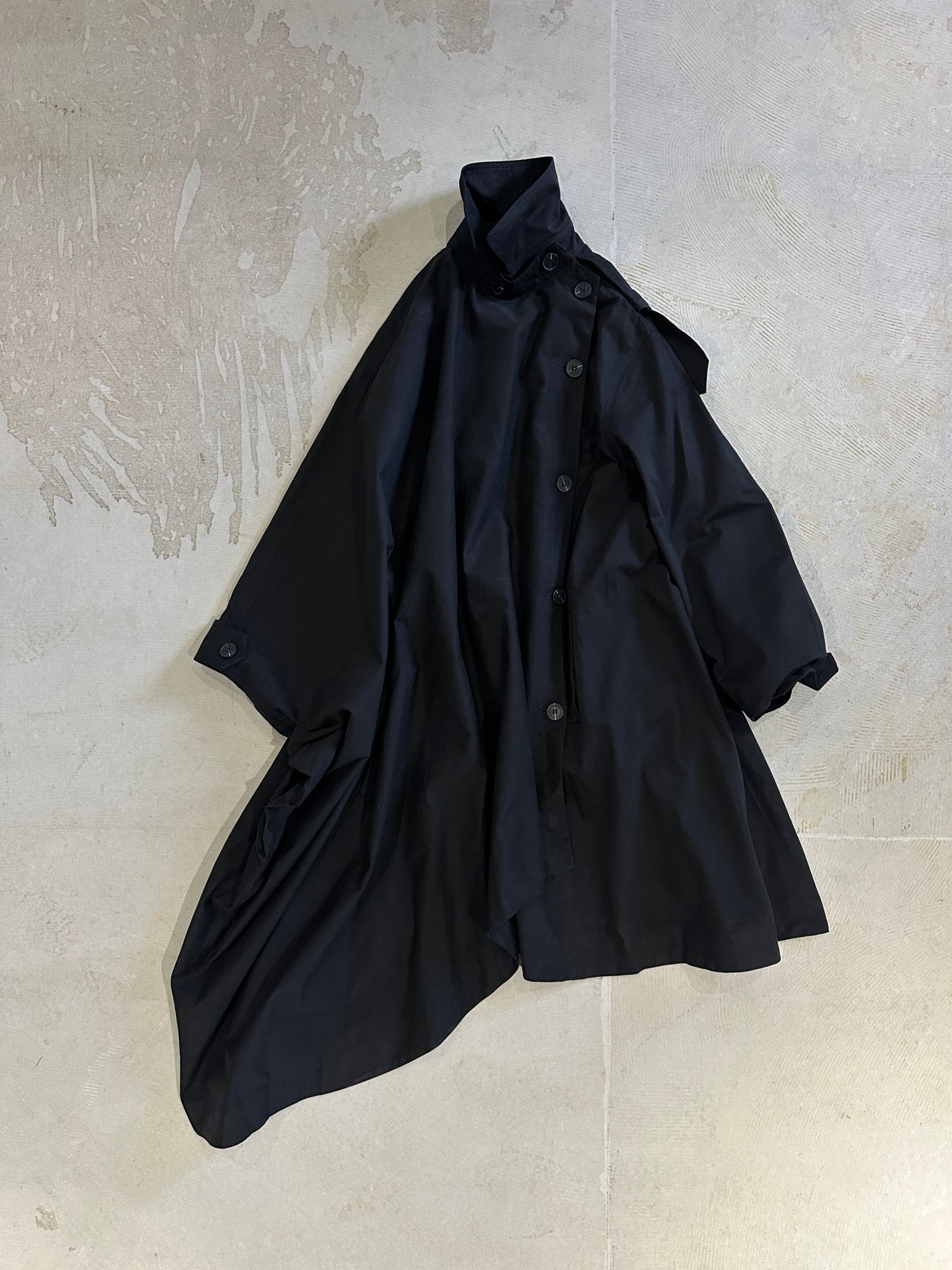 【M.U.L. Apparel Collection】ASYMMETRY CAPE COAT - Champdelarose
