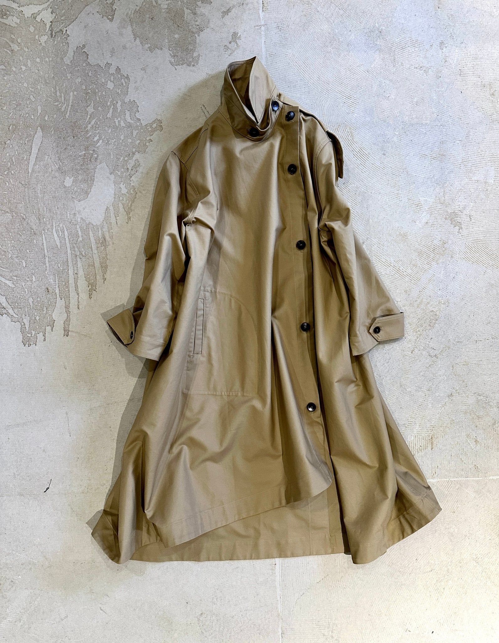 【M.U.L. Apparel Collection】ASYMMETRY FLARE COAT - Champdelarose
