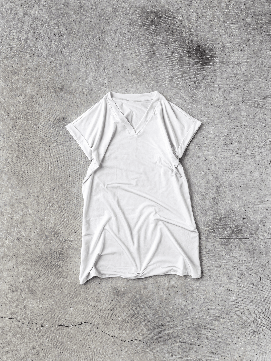 【M.U.L. Apparel Collection】V - NECK LONG CUTSEW - Champdelarose