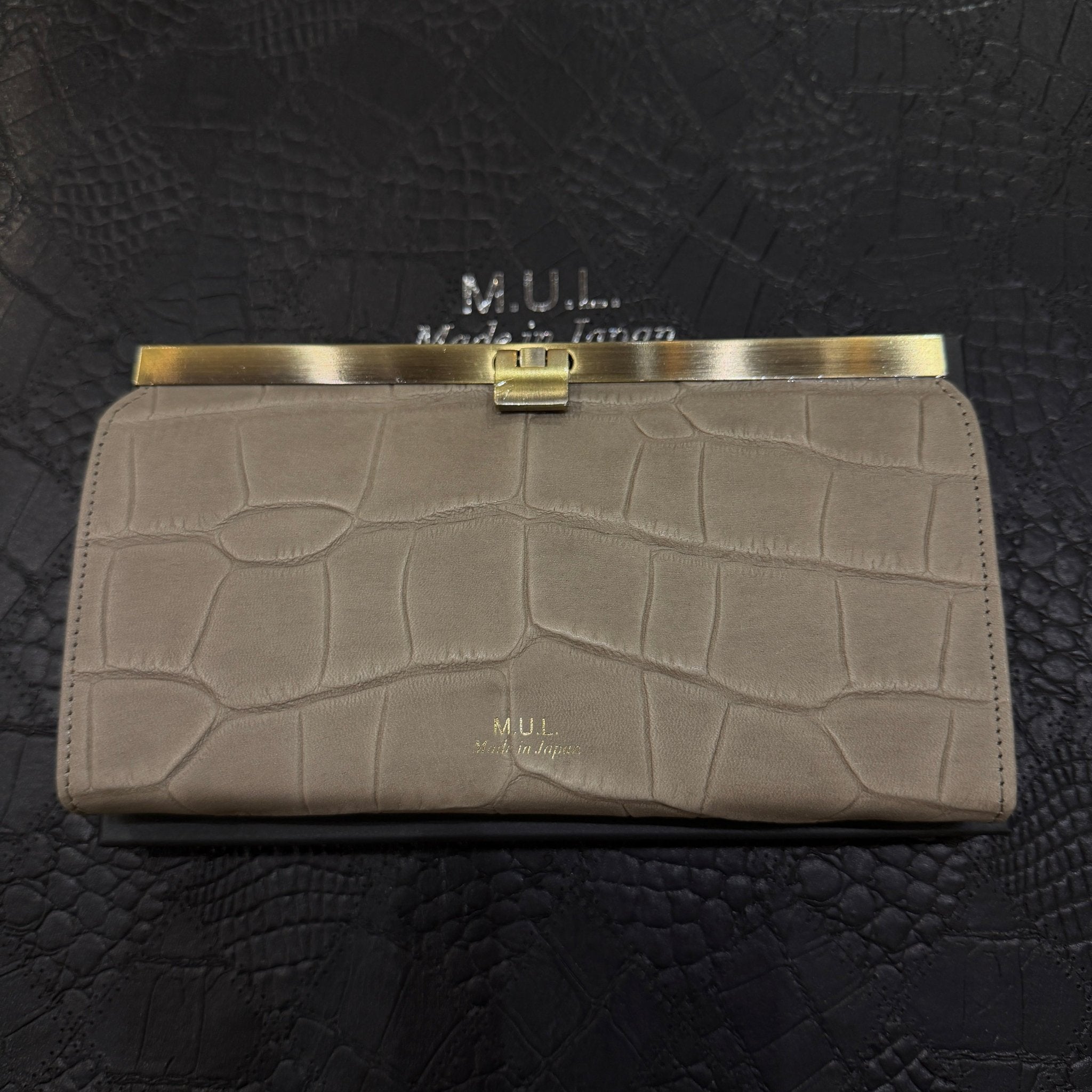 【M.U.L.】クロスバーロングウォレット　グレージュ　クロコダイル型押し　マットゴールド金具　MUL161 - Champdelarose