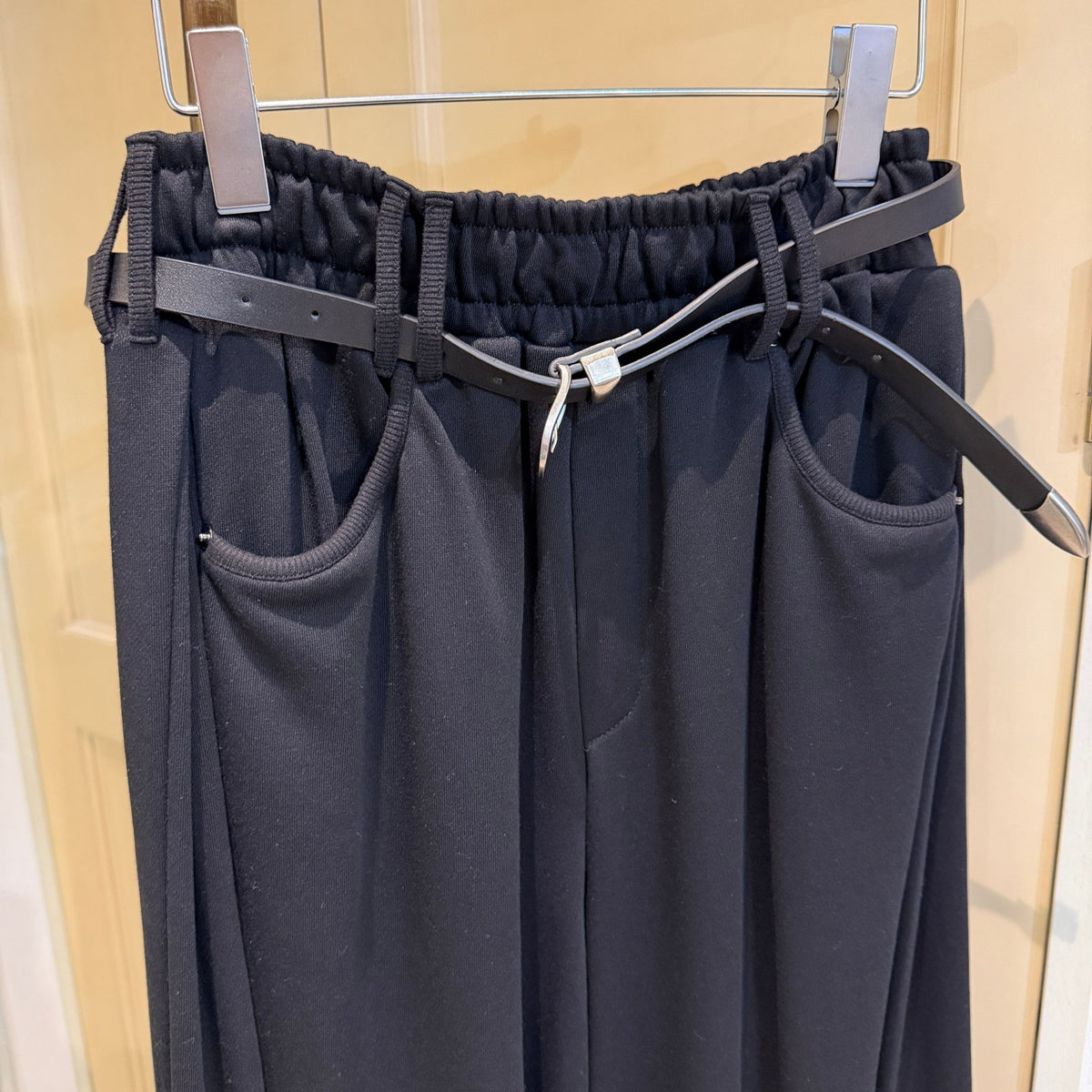 【PASSIONE】ベルト付きサイドタックスウェットパンツ - Champdelarose