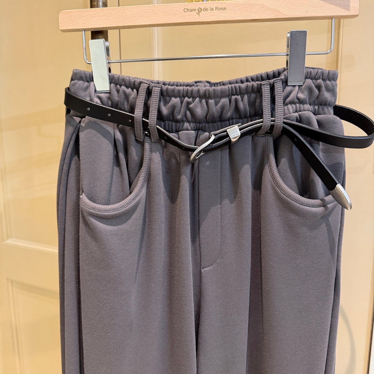【PASSIONE】ベルト付きサイドタックスウェットパンツ - Champdelarose