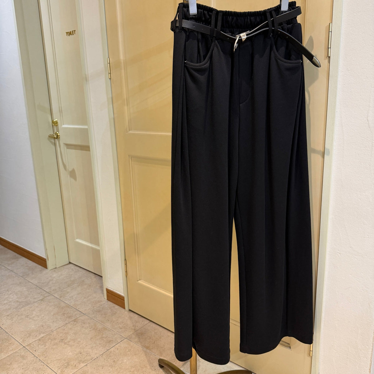 【PASSIONE】ベルト付きサイドタックスウェットパンツ - Champdelarose
