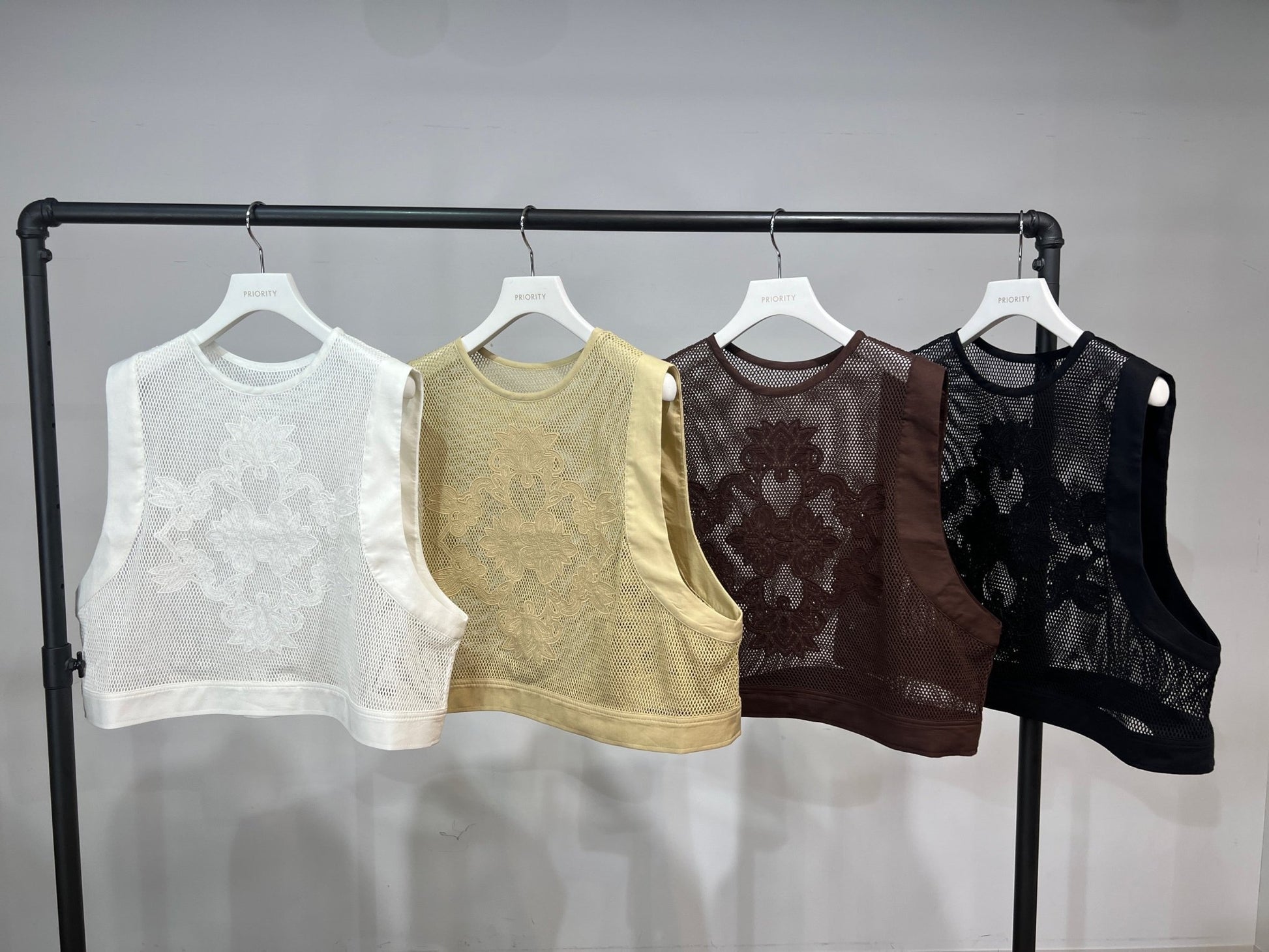 【PRIORITY 2026 late summer】アイレットレースメッシュタンク - Champdelarose