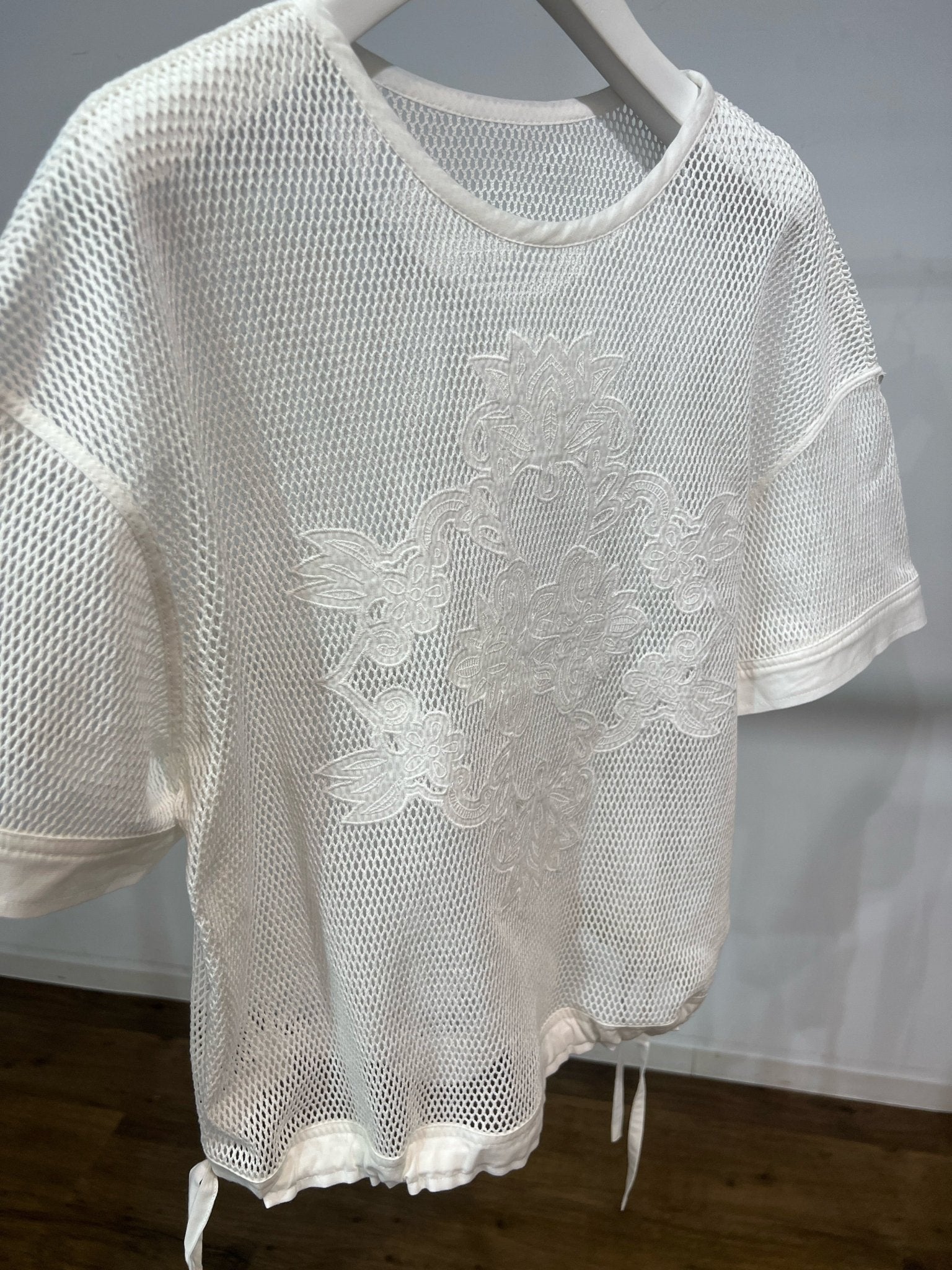【PRIORITY 2026 late summer】アイレットレースメッシュT - Champdelarose