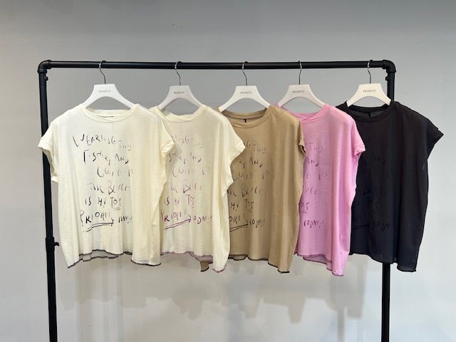 【PRIORITY 26 SPRING】ラフロゴTシャツ - Champdelarose