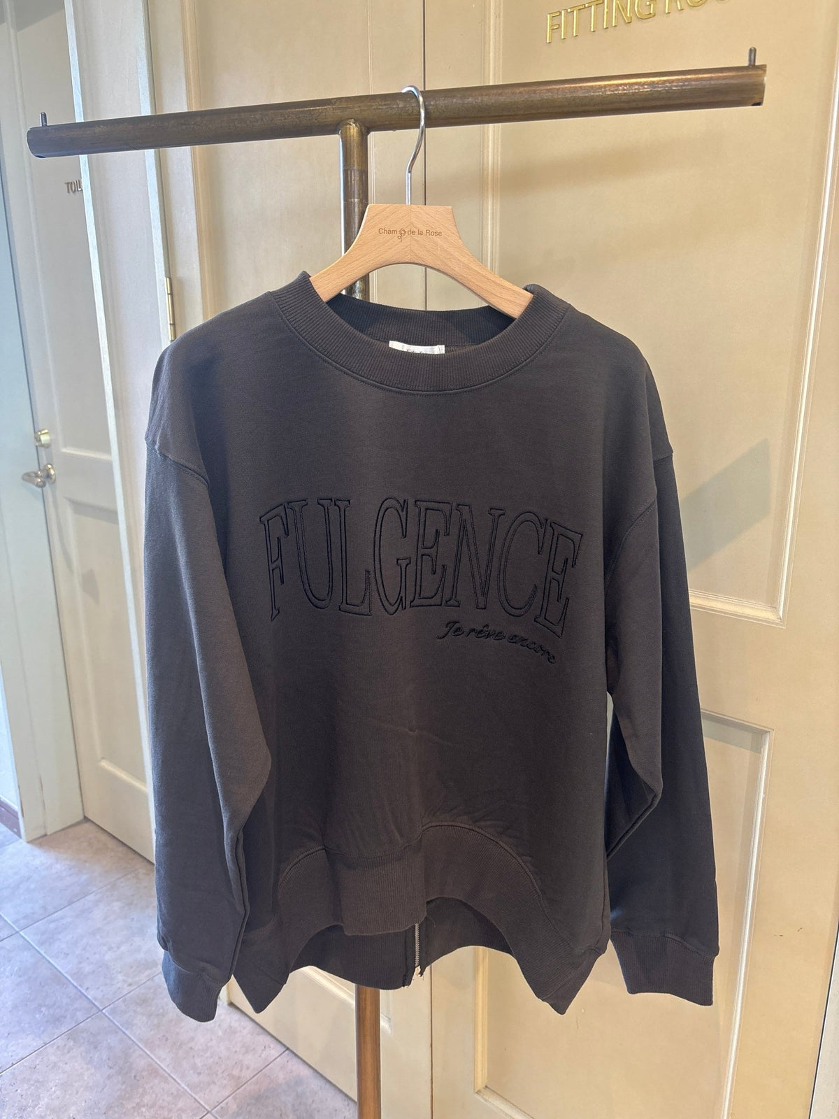 【select】裏毛ロゴ刺繍プルオーバー - Champdelarose