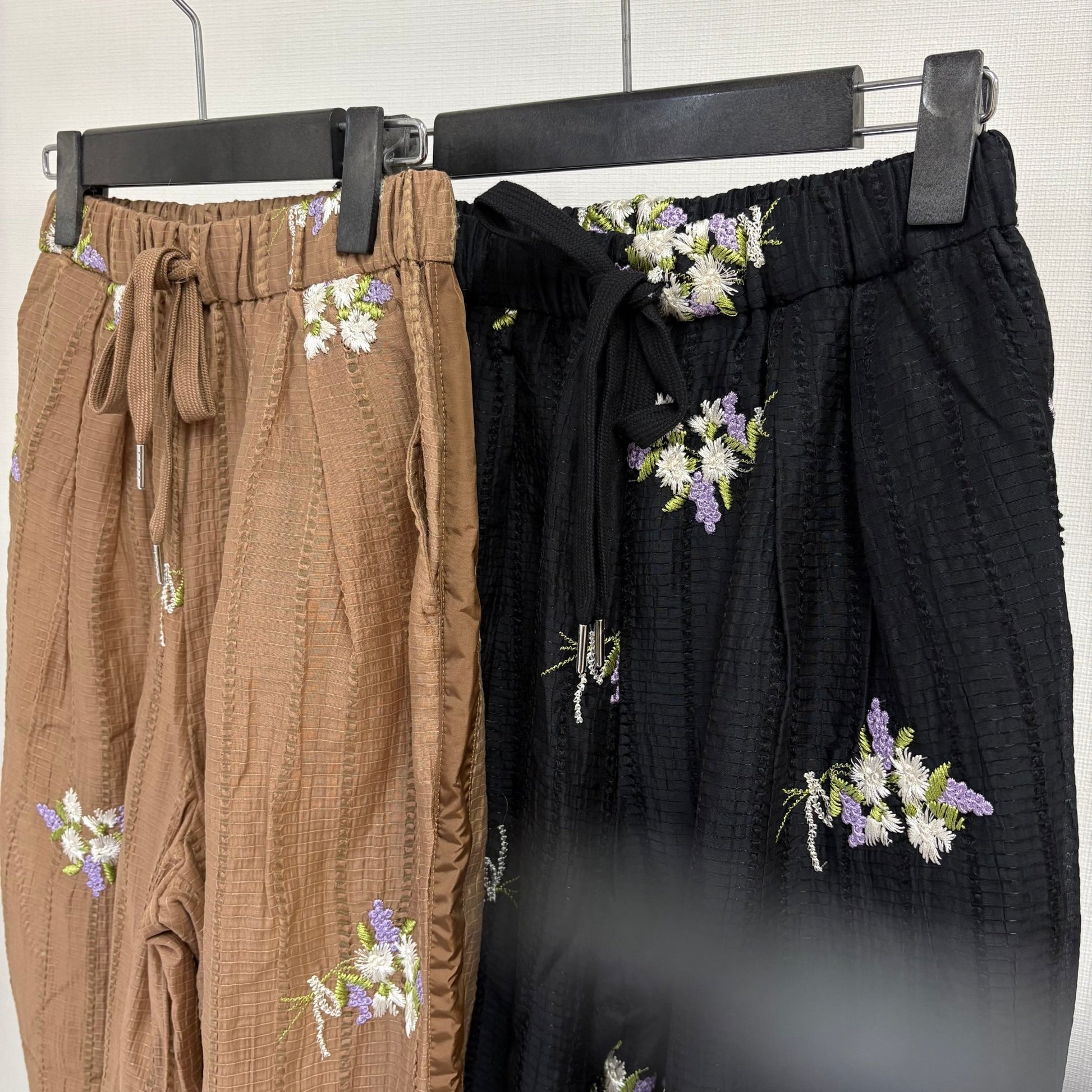 【SELECT】フラワー刺繡ワッシャーパンツ - Champdelarose