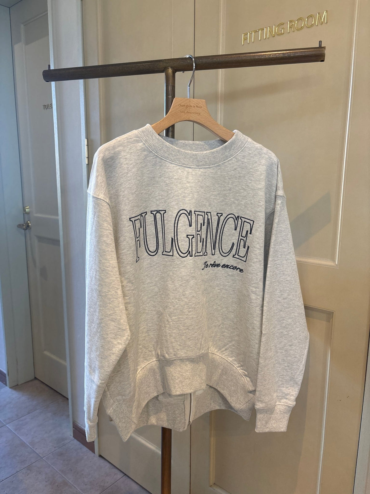 【select】裏毛ロゴ刺繍プルオーバー - Champdelarose