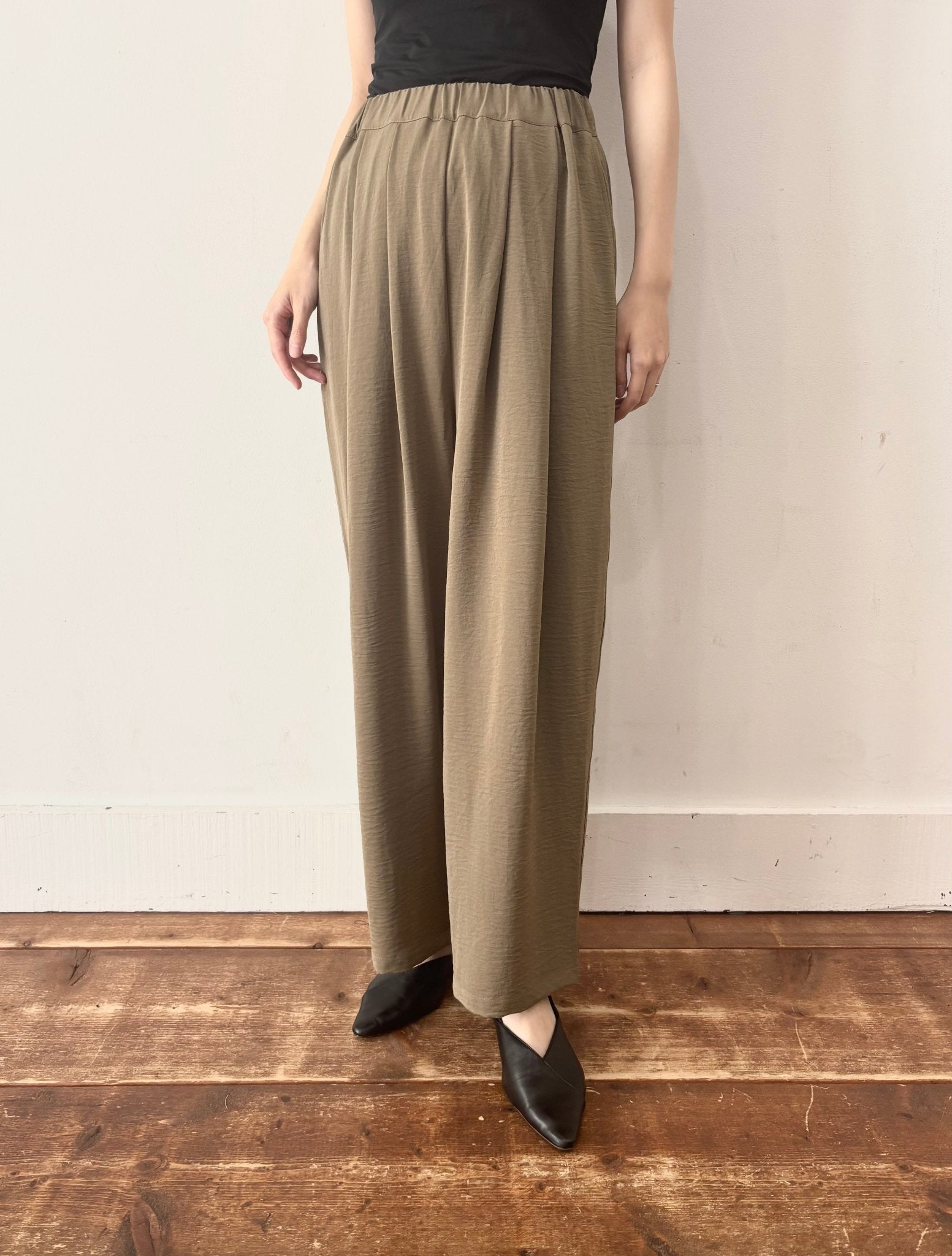 【siro de labonte 2026 spring＆summer】hightwist smooth tuck easy pants - Champdelarose