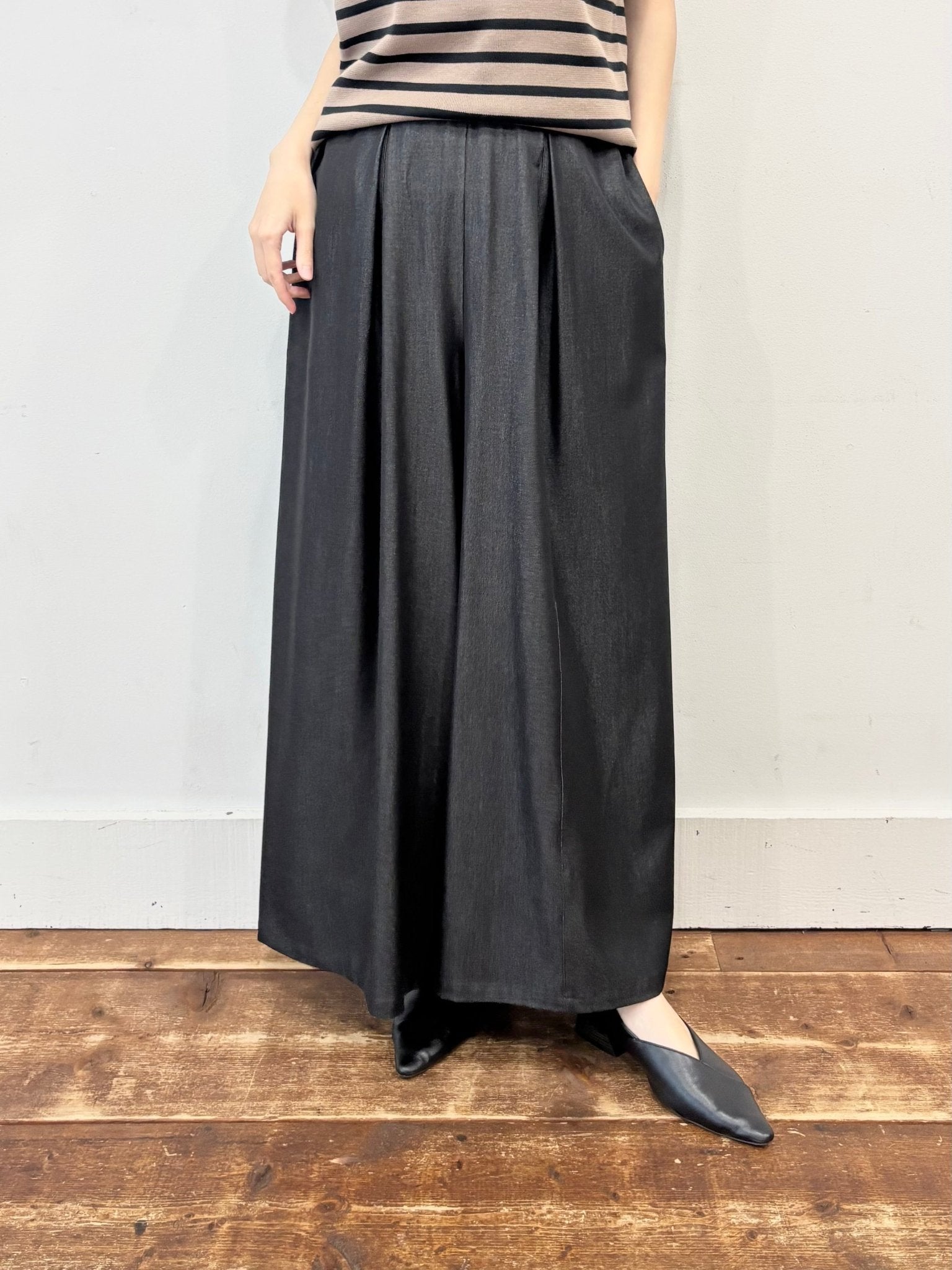 【siro de labonte 2026 SS vol.2】stretch shiny denim tuck buggy pants - Champdelarose
