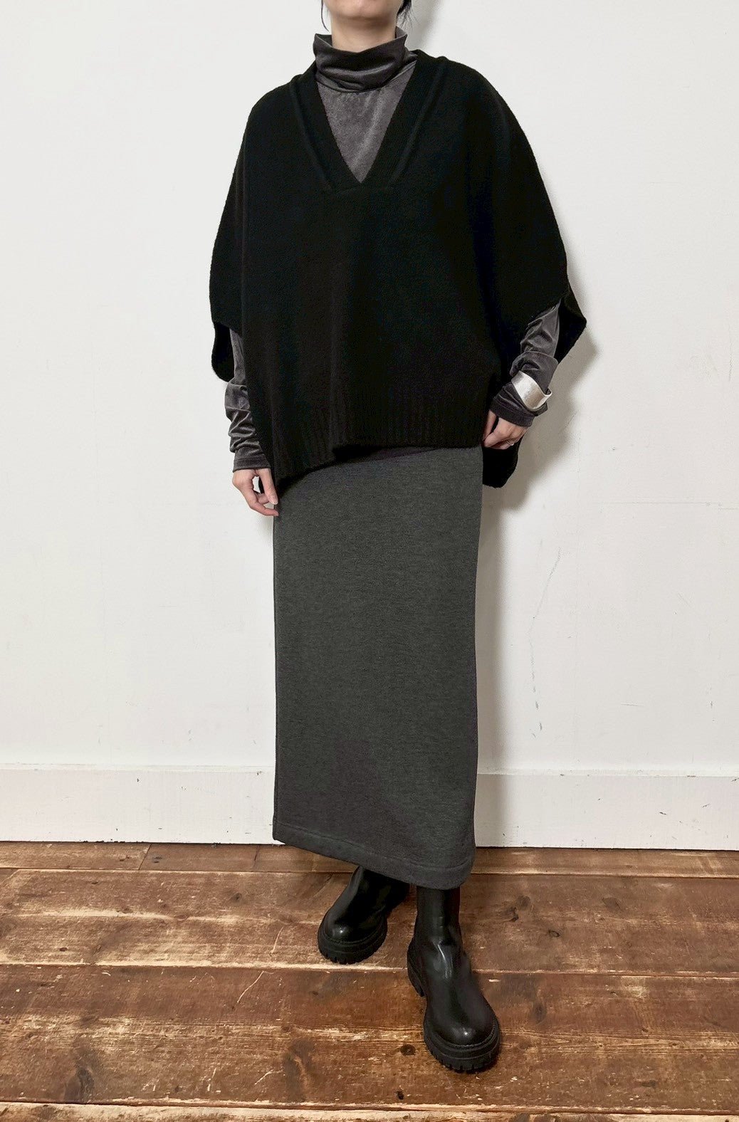 【siro de labonte 25 AW vol.2】ｖneck poncho vest - Champdelarose
