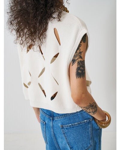 【YENN 2026 SPRING】CUT OUT PATTERN VEST - Champdelarose
